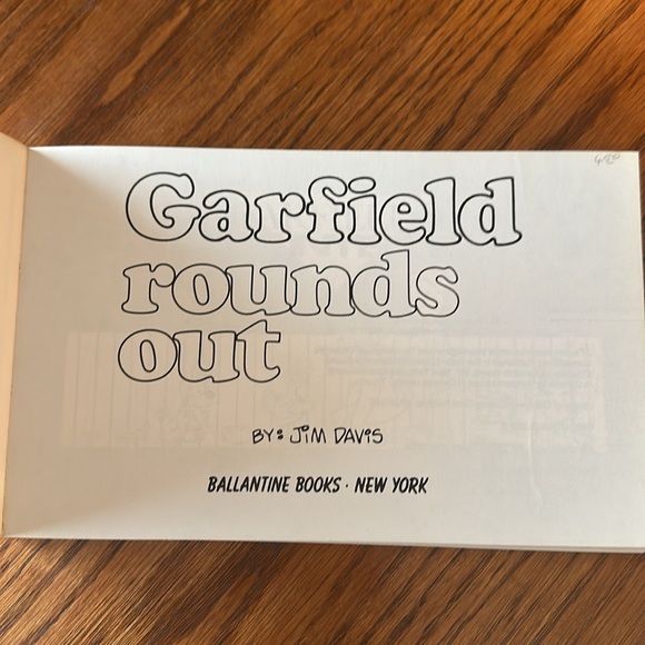 Garfield Rounds Out, His 16th Book - Picture 4 of 8